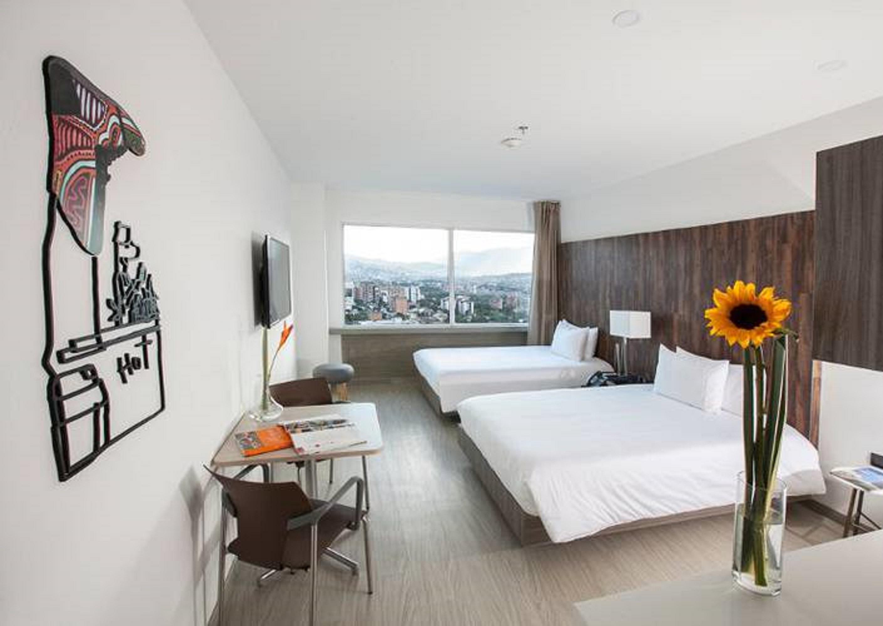 V Grand Hotel, A Member Of Radisson Individuals Medellin Bagian luar foto