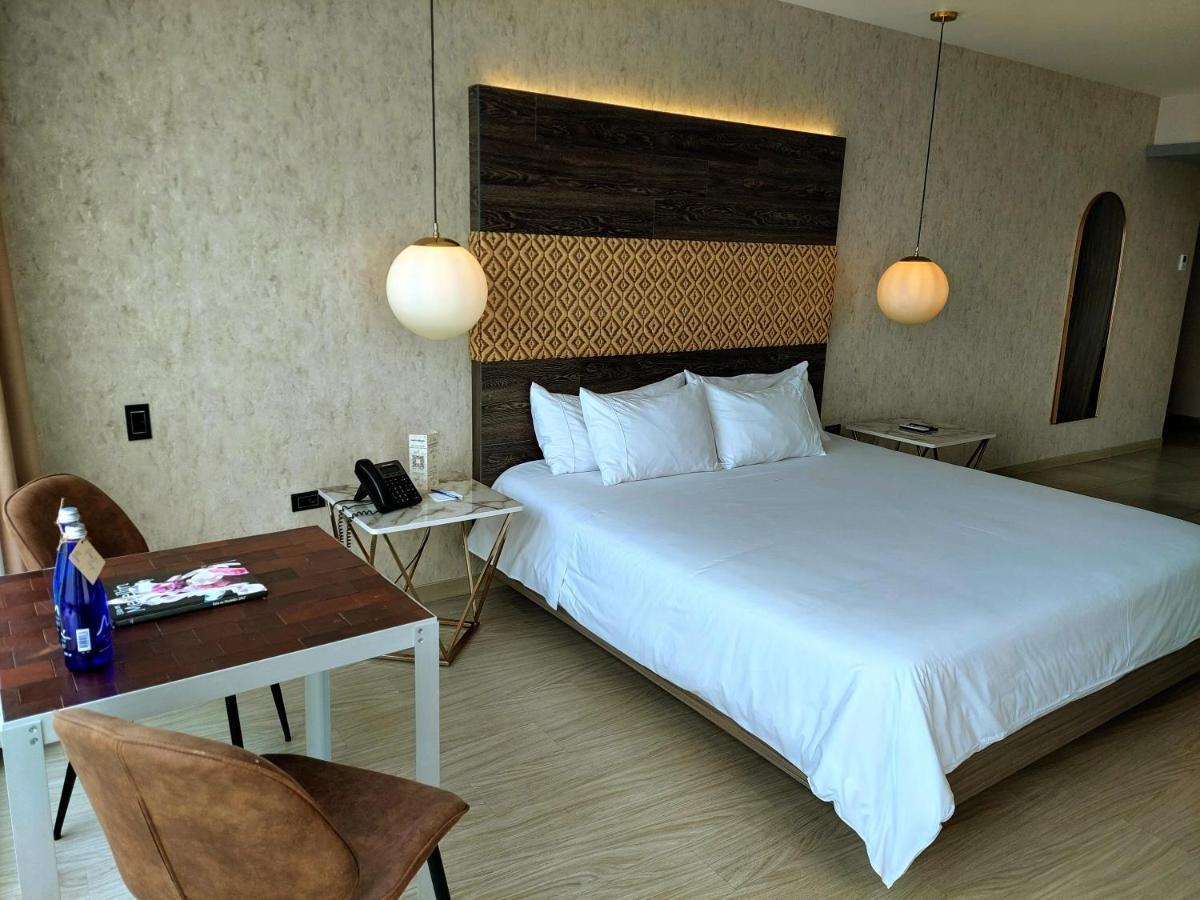 V Grand Hotel, A Member Of Radisson Individuals Medellin Bagian luar foto