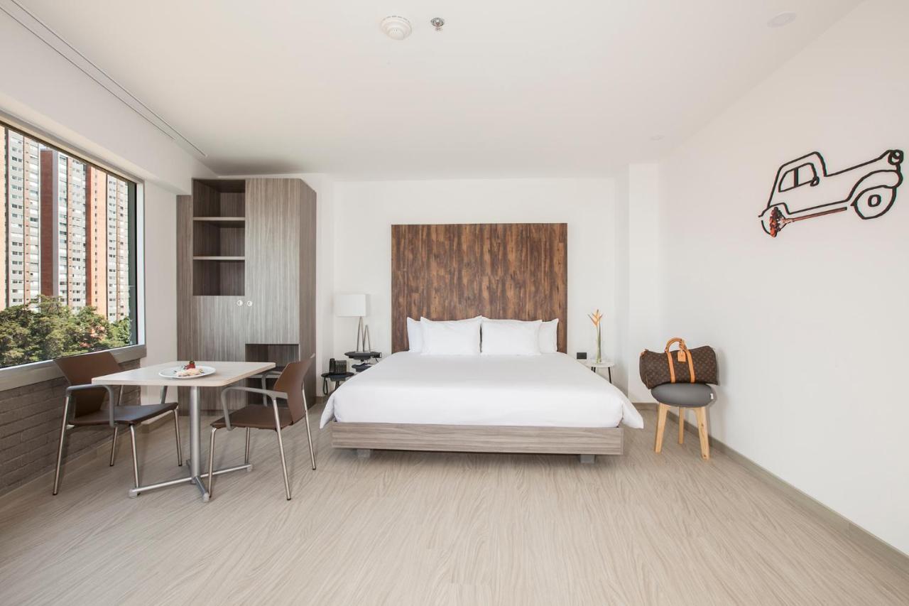 V Grand Hotel, A Member Of Radisson Individuals Medellin Bagian luar foto