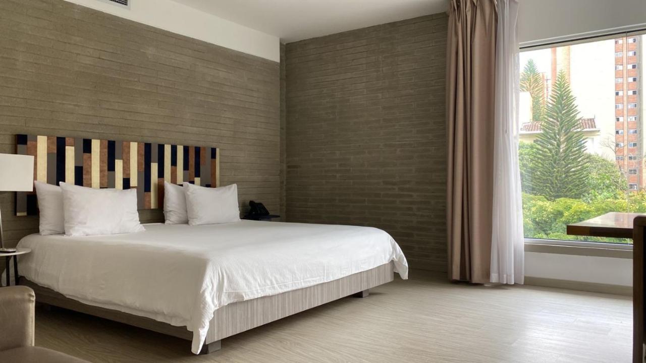 V Grand Hotel, A Member Of Radisson Individuals Medellin Bagian luar foto