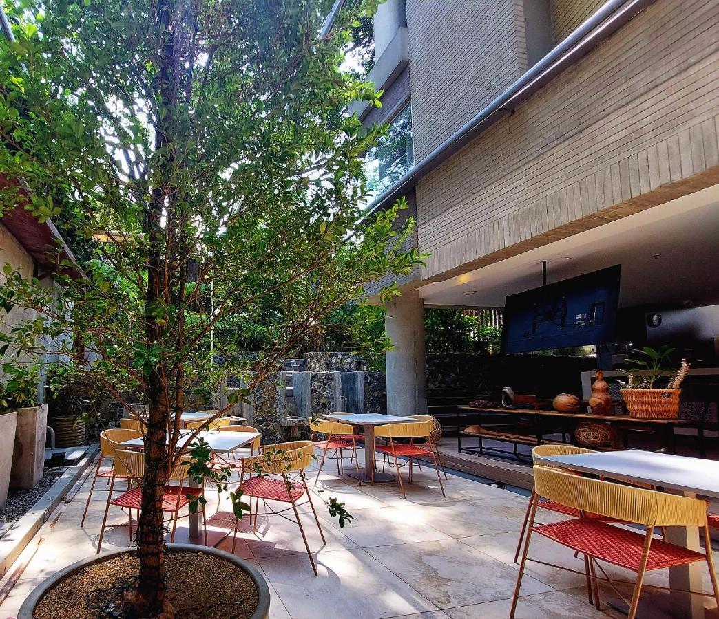 V Grand Hotel, A Member Of Radisson Individuals Medellin Bagian luar foto