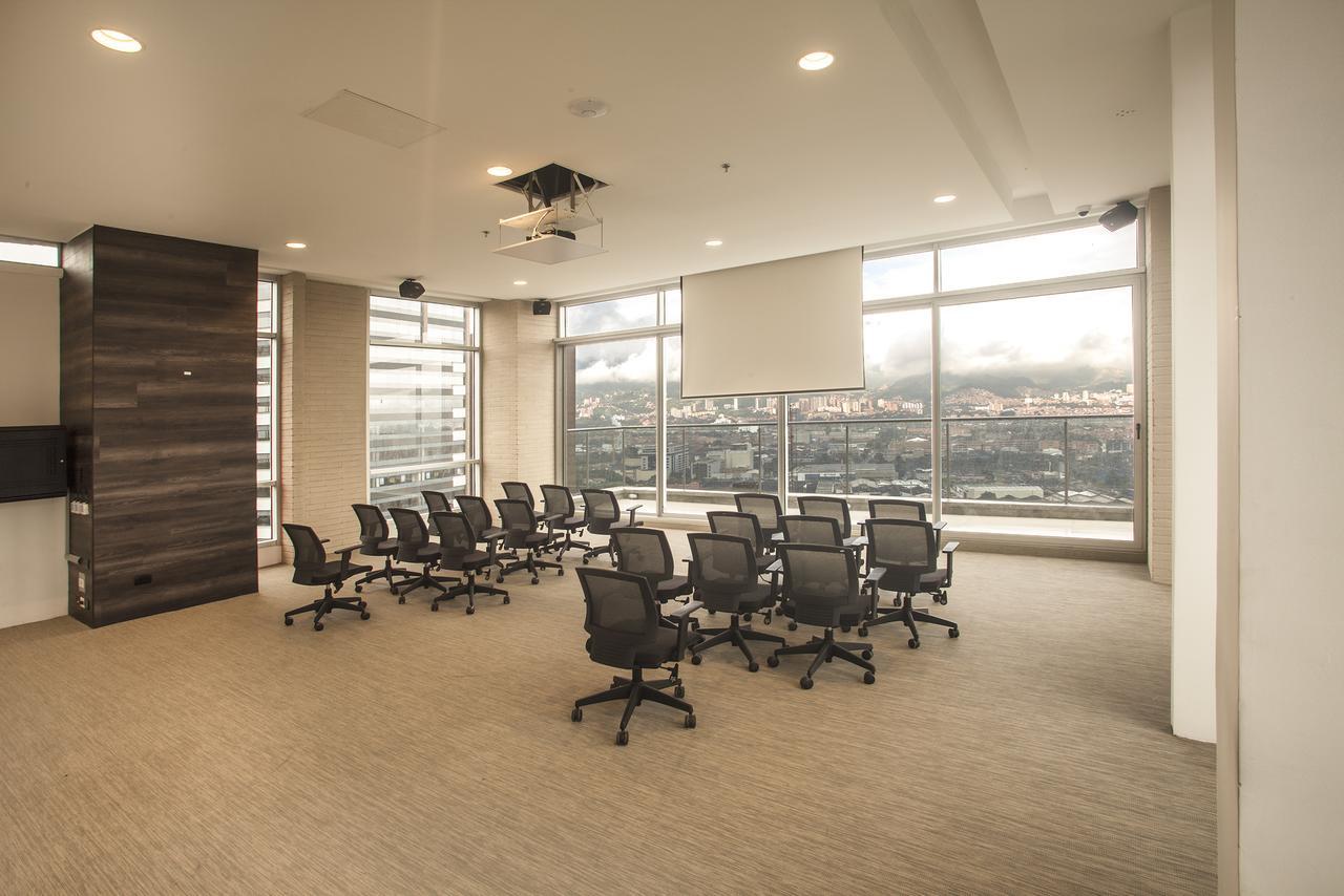 V Grand Hotel, A Member Of Radisson Individuals Medellin Bagian luar foto