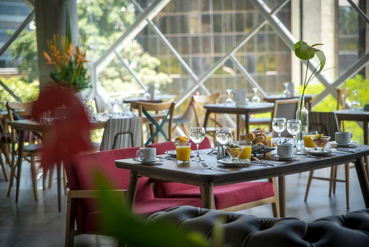 V Grand Hotel, A Member Of Radisson Individuals Medellin Bagian luar foto